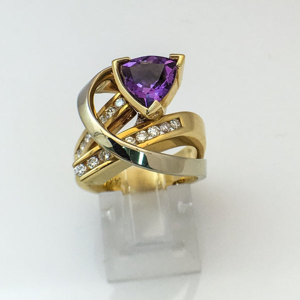 14K Yellow Gold Fashion Ring With Synthetic Alexandrite Center Stone