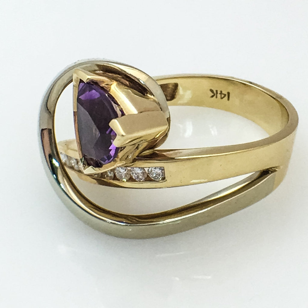 14K Yellow Gold Fashion Ring with Amethyst Center Stone